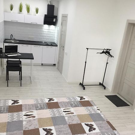 Small Underground Apartment At The Center Kherson Exterior photo